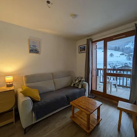 Cosy A Areches, 50m Des Pistes, Terrasse Ouest Et Piscine L'ete - Fr-1-342-249 *